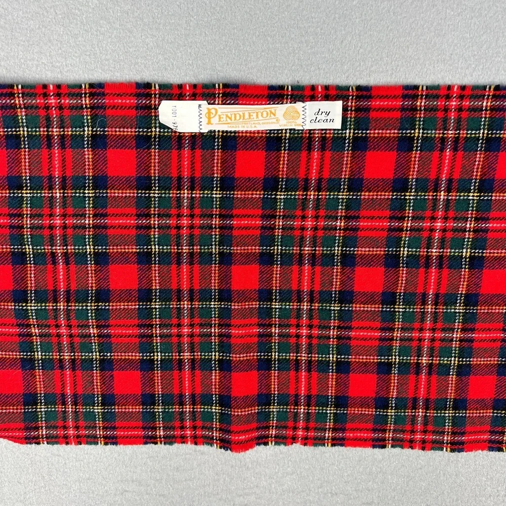 VTG Pendleton Tartan Plaid Wool Scarf Red Green Black‎ Fringe 1970s Made in USA